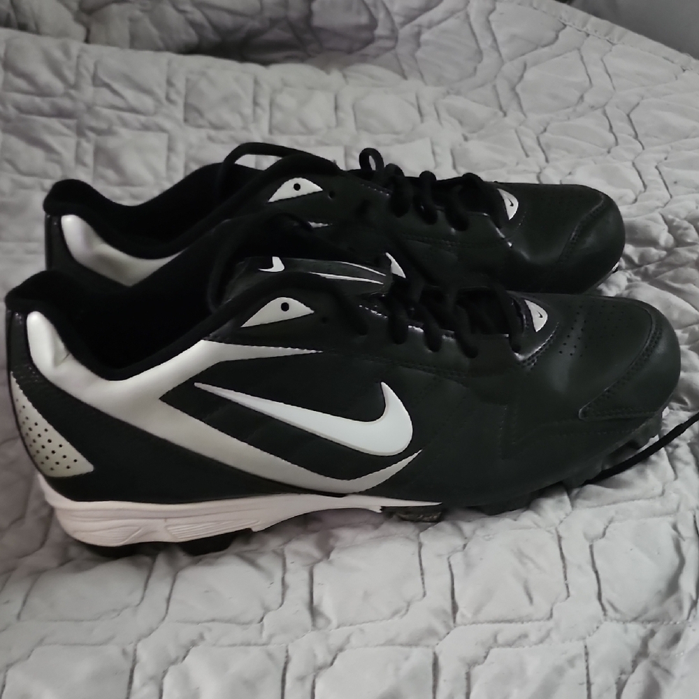 Nike Black and White Sports Cleats